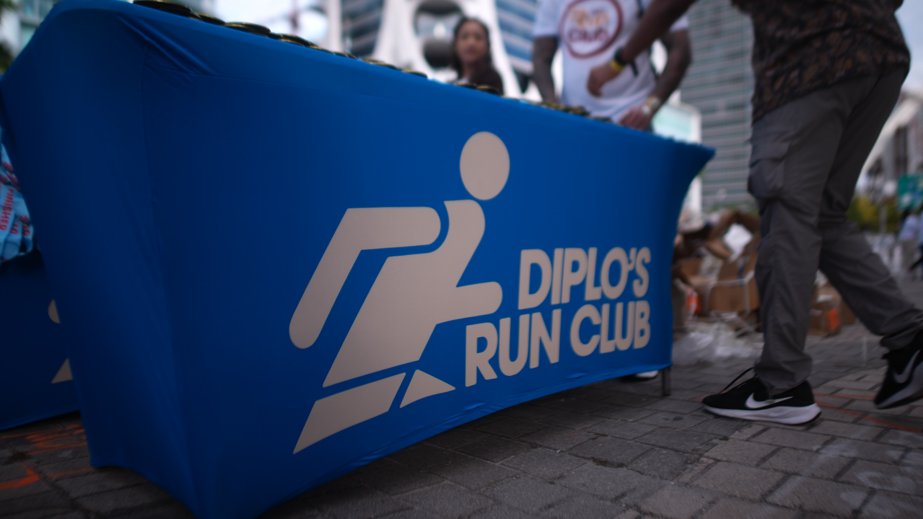 431_0995.MXF.22_56_20_28.Still001